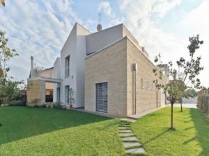 Villa moderna in provincia di Padova realizzata dallo studio FareArchitettura